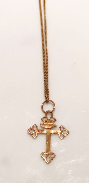 null Cross pendant in 18K (750/1000) yellow gold with a chain in 18K (750/1000) yellow...