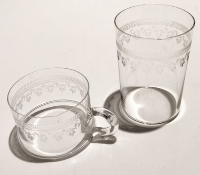 null Six porte-verres et ses verres à thé en verre soufflé.

Cristallerie de Saint...