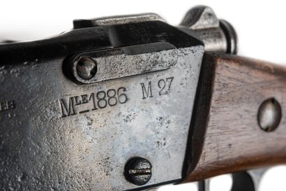 null Fusil modèle 1886 M 27 calibre 7,5 mm.

Finition rebronzée. Garnitures en fer...