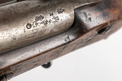 null Enfield 1851 percussion rifle 

Round barrel with rise to 900, stamped. Flat-bodied...