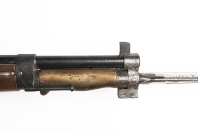 null Fusil modèle 1886 M 27 calibre 7,5 mm.

Finition rebronzée. Garnitures en fer...