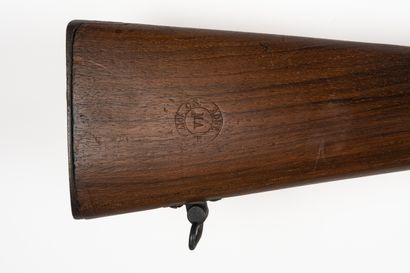 null Fusil modèle 1886 M 27 calibre 7,5 mm.

Finition rebronzée. Garnitures en fer...