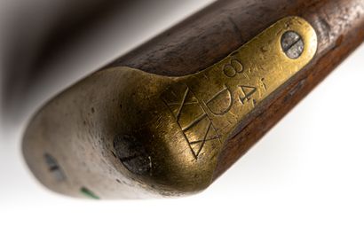 null Enfield 1851 percussion rifle 

Round barrel with rise to 900, stamped. Flat-bodied...