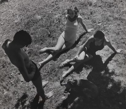 null Josef EHM (1909-1989)

Summer, Friends in the Park, c.1935

Tirage argentique...