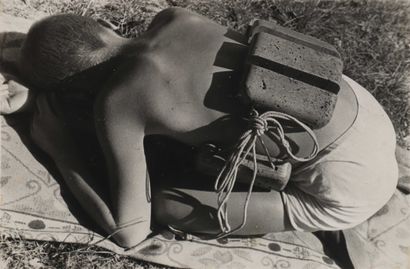 null FOTO-WASOW	

Jeune nageur, c.1930

Tirage argentique d’époque. Tampon au verso.

Dimensions...