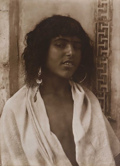 null LEHNERT LANDROCK (XIX-XX)

Jeune orientale en blanc, c. 1920

Tirage argentique...