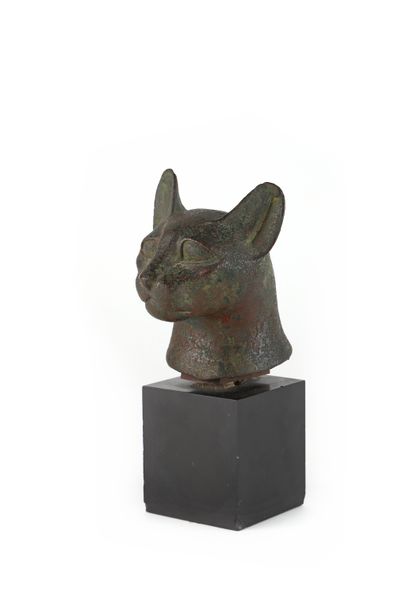 null 
EGYPTE, époque Saïte, XXVIe dynastie




Tête de chat. Le visage du félin...