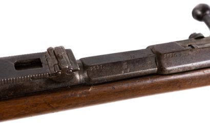 null Fusil Gewehr 1871, calibre 11 mm.

Canon rond, avec hausse, à pans au tonnerre...