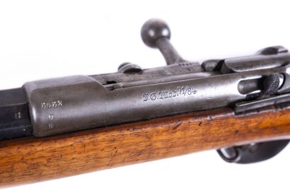 null 
Fusil Gewehr 1888-05, calibre 8 mm. 




Canon rond avec hausse poinçonné marqué...