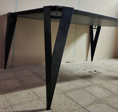 null French work from the 20th century

Table

Wood and metal

75 x 183 x 113 cm
