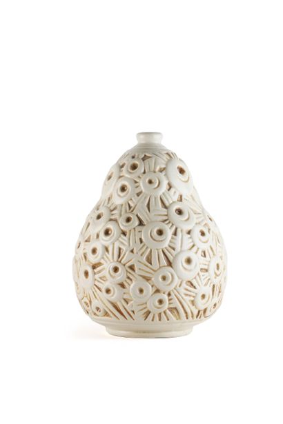 null Géo CONDÉ (1891-1980)

Vase (243)

Stoneware

H. 29,5 cm