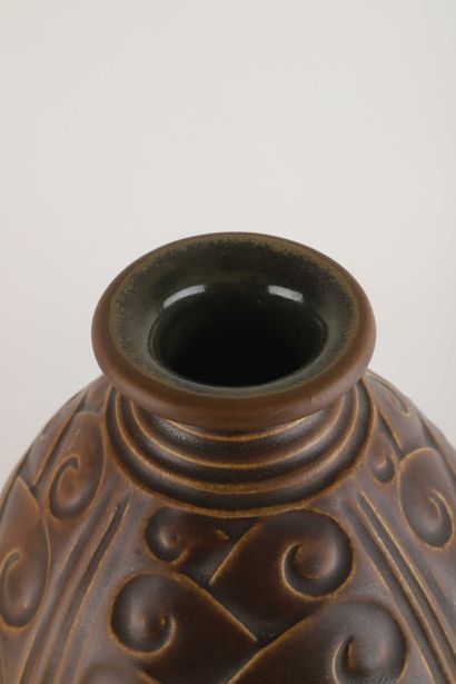 null Géo CONDÉ (1891-1980)

Vase (175.J)

Grès

H. : 25 cm