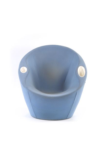 null Karim RASHID (1960) 

Paire de fauteuils dit Ouch chair bleu 

Tissu, fibre...