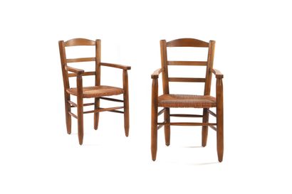 null FRENCH WORK

(XX)

Pair of armchairs

Oak, straw

90 x 53.5 x 46 cm.

Circa...