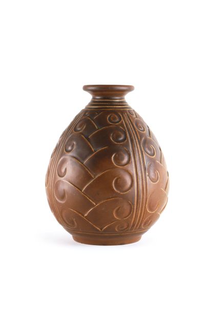 null Géo CONDÉ (1891-1980)

Vase (175.J)

Grès

H. : 25 cm