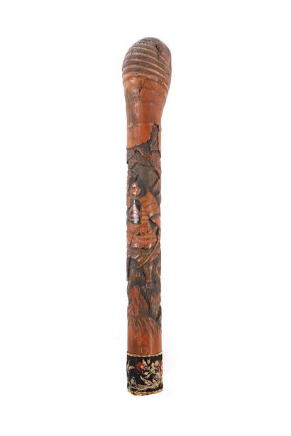 null JAPON, XIXe siècle

Importante canne sculptée en bambou 

H. : 100 cm ; D....
