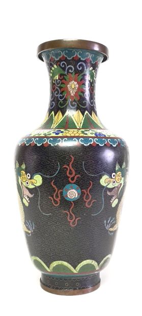 Indochine, XXème siècle 
Vase en cloisonné...