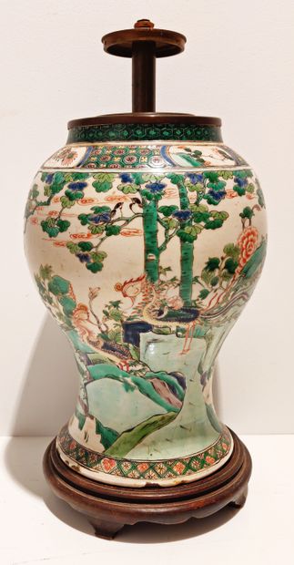 CHINE MODERNE

Vase en porcelaine polychrome...
