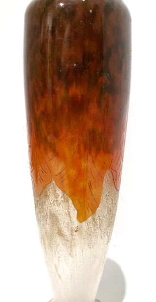 null The French glass

Tubular glass vase engraved with acid with orange red decorations...