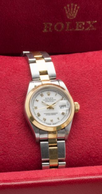 null ROLEX LADY DATEJUST

Montre bracelet de femme en or 18K (750 millièmes) et acier,...