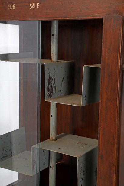 Pierre JEANNERET (1896-1967) Rare bibliothèque
Teck, placage de teck, verre, fer,...