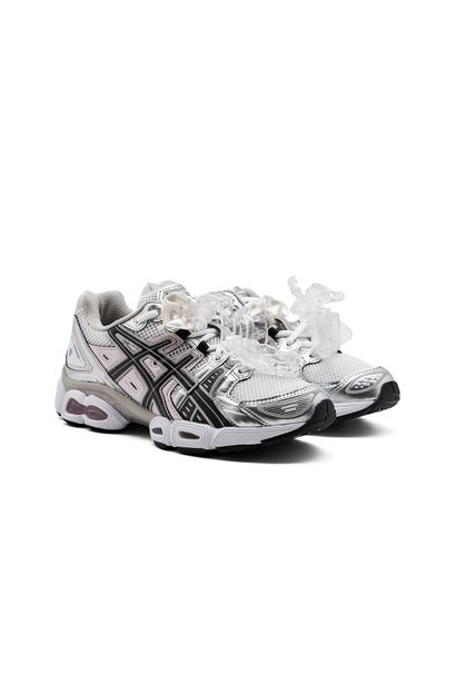 ASICS CRAFTS FOR MIND BY FLORENCE TETIER The GEL-NIMBUS 9 sneaker was initially designed...