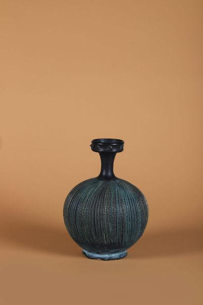 null Kato TSUNASUKE
Vase dit Bouteille
Céramique
Marquée sur l’envers
H. 24.5 cm...