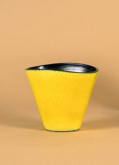 Pol CHAMBOST (1906-1983)
Vase modèle 709B
Céramique
Signée...