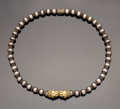null Zolotas
Parrure en or jaune 18K (750/1000) et argent (950/1000) à décor de perles,...