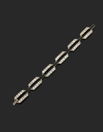 null Bracelet Art Déco en or gris 18K (750/1000) composé de six maillons rectangulaire...