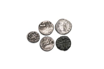 null Lot de 5 monnaies argent et billon dont une monnaie grecque et 4 romaines :...