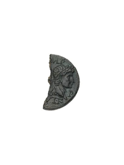 null Auguste et Agrippa 1/2 As de Nîmes. Bronze, 7,24 gr. LT 2835.
Très Beau