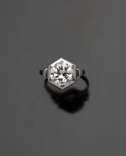null Solitaire en platine (950/1000) orné d’un diamant taille brillant pesant 3,24...