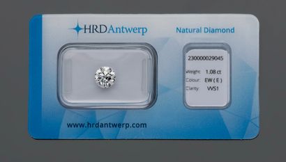null Diamant sur papier taille brillant pesant 1,08 carats, E / VVS1. 
Accompagné...