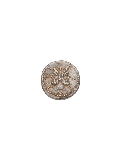 null MONNAIES ROMAINES
Furia 119 Av. JC. Denier argent 3,92 gr. à la tête de Janus....