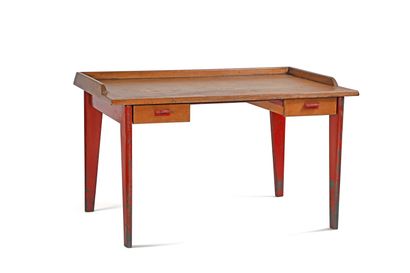 null Jean PROUVÉ (1901-1984) Rare bureau Chêne, tôle d’acier 80 x 130 x 82 cm. Ateliers...