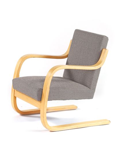 null Alvar AALTO (1898-1976) Suite de 4 fauteuils dits 34/402 Contreplaqué de bouleau,...