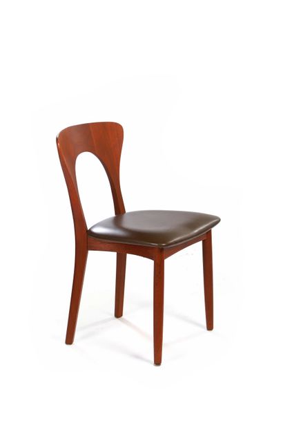 null Niels KOEFOED (1921-2003)
Suite of 6 Peter chairs
Teak, imitation leather
77...