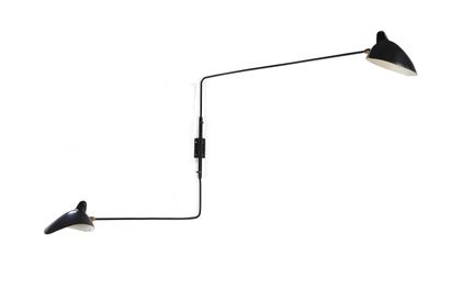 null Serge MOUILLE (1922-1988)
Two-arm wall lamp
Brass, lacquered aluminum, steel
78...