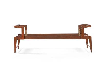 null Marcel GASCOIN (1907-1986)
Retractable bed
Oak, metal
71 x 210 x 90 cm.
Circa...