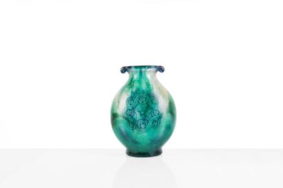 null Gabriel ARGY-ROUSSEAU (1885-1953) 

Vase à col débordant en pâte de verre dans...