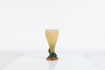 null Amalric WALTER (1870-1959) et Henri BERGE 

Vase au lézard en pâte de verre...