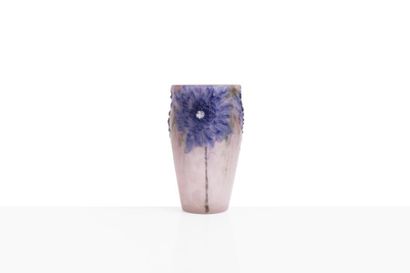 null Gabriel ARGY-ROUSSEAU (1885-1953) 

Vase modèle « Chrysanthèmes » en pâte de...