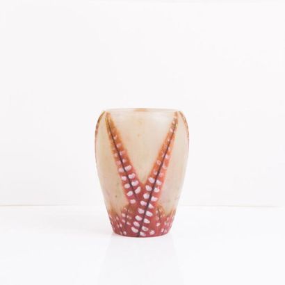 null Gabriel ARGY-ROUSSEAU (1885-1953) 

Vase modèle « Plumes » en pâte de verre...
