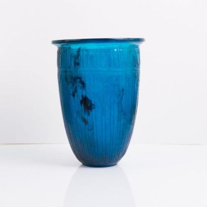 null François Émile DECORCHEMONT (1880-1971) 

Vase de forme conique en pâte de verre...