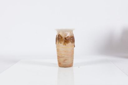 null Gabriel ARGY-ROUSSEAU (1885-1953) 

Vase au huit moineaux.

Pâte de verre de...