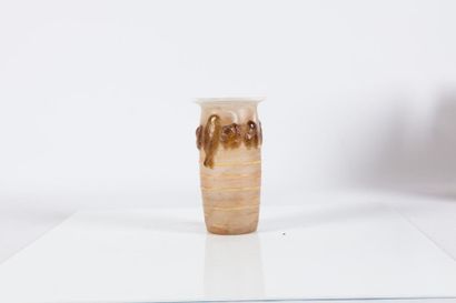 null Gabriel ARGY-ROUSSEAU (1885-1953) 

Vase au huit moineaux.

Pâte de verre de...