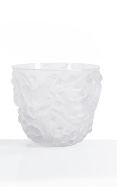 null LALIQUE France 

Vase modèle « avallon » en verre moulé pressé blanc satiné.

Signé.

H....