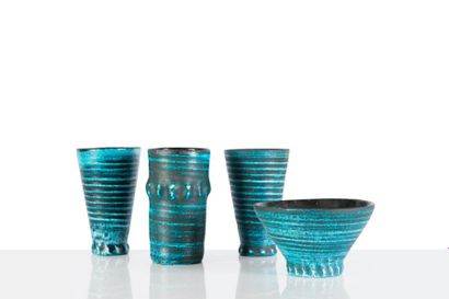 null ACCOLAY 

Suite de quatre céramiques en céramique à décor strié bleu.

H. :...