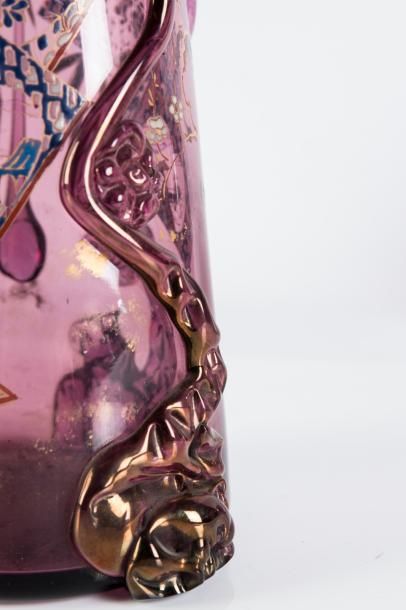 null Auguste Jean (c.1830-c.1890) 

Vase de forme libre en verre violet à décor polychrome...